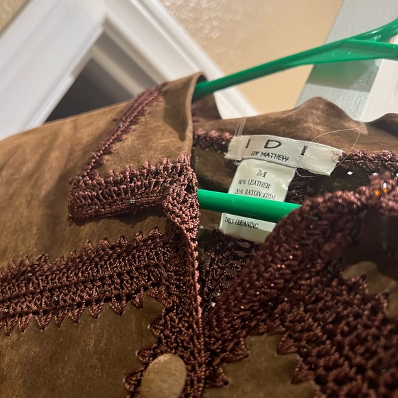 Vintage IDI by Matthew Suede Leather and Crochet brown jacket. Size medium. - Picture 2 of 7